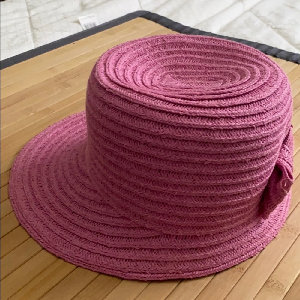 Donated New list pink bib hat with self bow